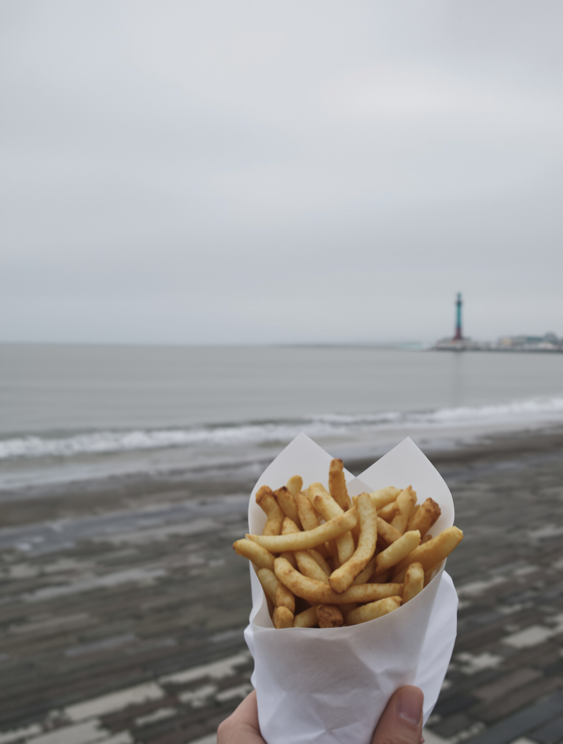 Blackpool promenade fish and chips pluie tour ambiance authentique