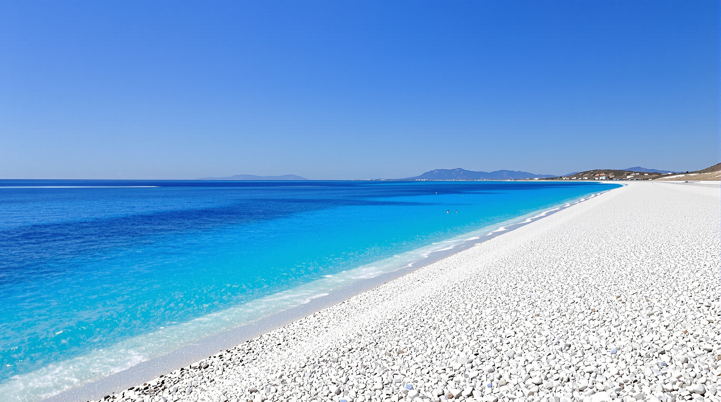 La plage Le Saline près de Stintino – galets blancs façon riz géant et eau translucide.